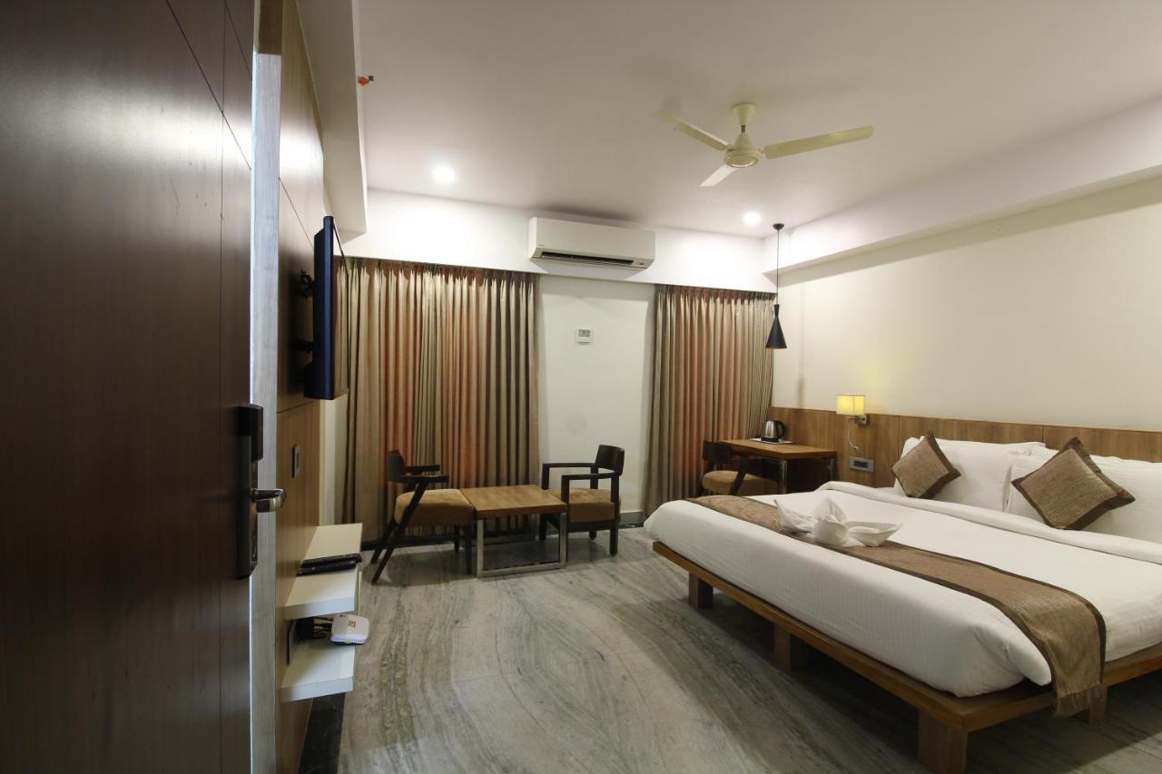 Treebo Seaesta Rk Beach Visakhapatnam Exteriör bild
